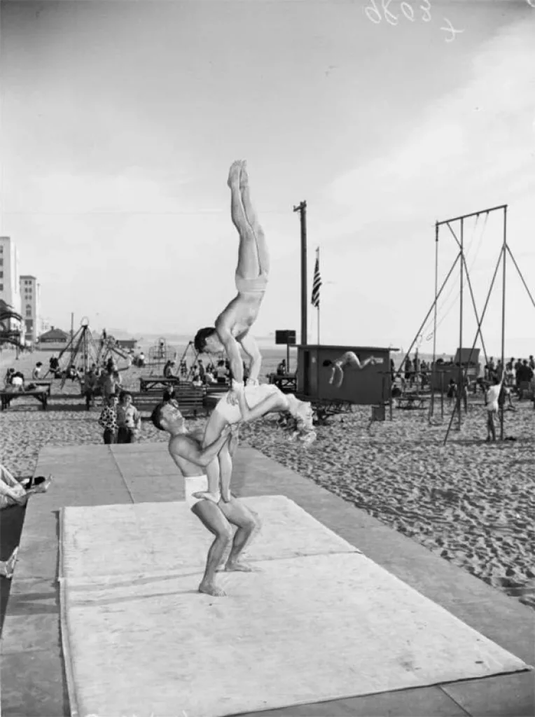 Muscle Beach, 1953 | Los Angeles Examiner Negatives Collection, 1950-1961/University of Southern California Libraries